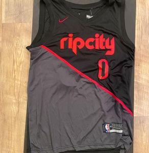 Portland Trailblazers Damian Lillard Nike Jersey (Men’s Large)
